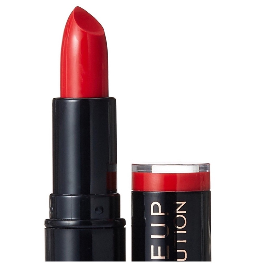 💎 MAKEUP REVOLUTION Lipstick in color Lady Red New Full-Size